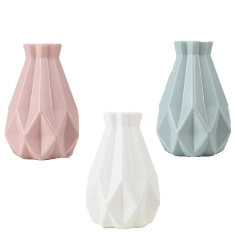 Diamond Pattern Plastic Flower Vase