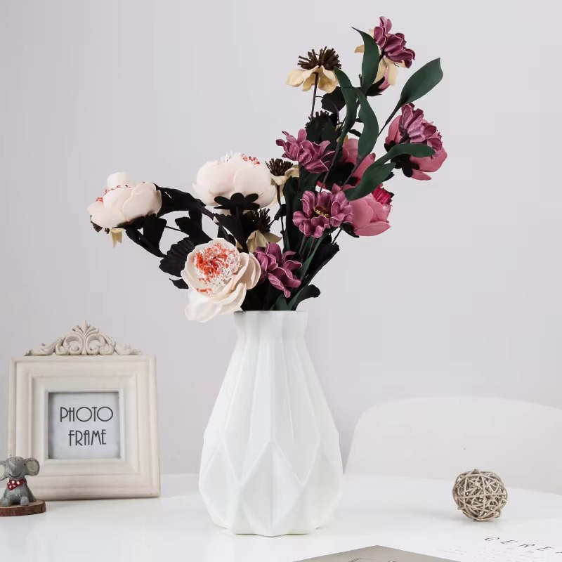 Diamond Pattern Plastic Flower Vase